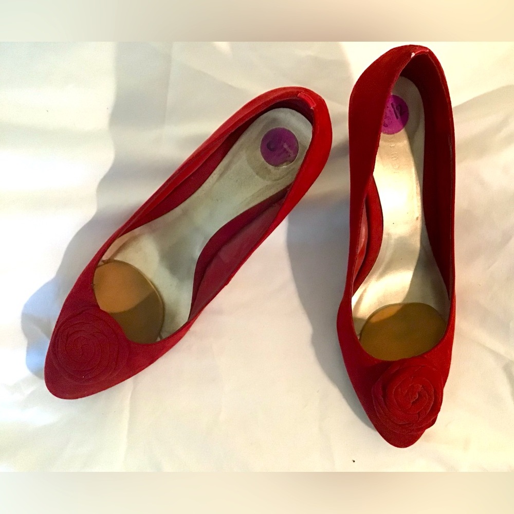 Red pumps size 8 1/5